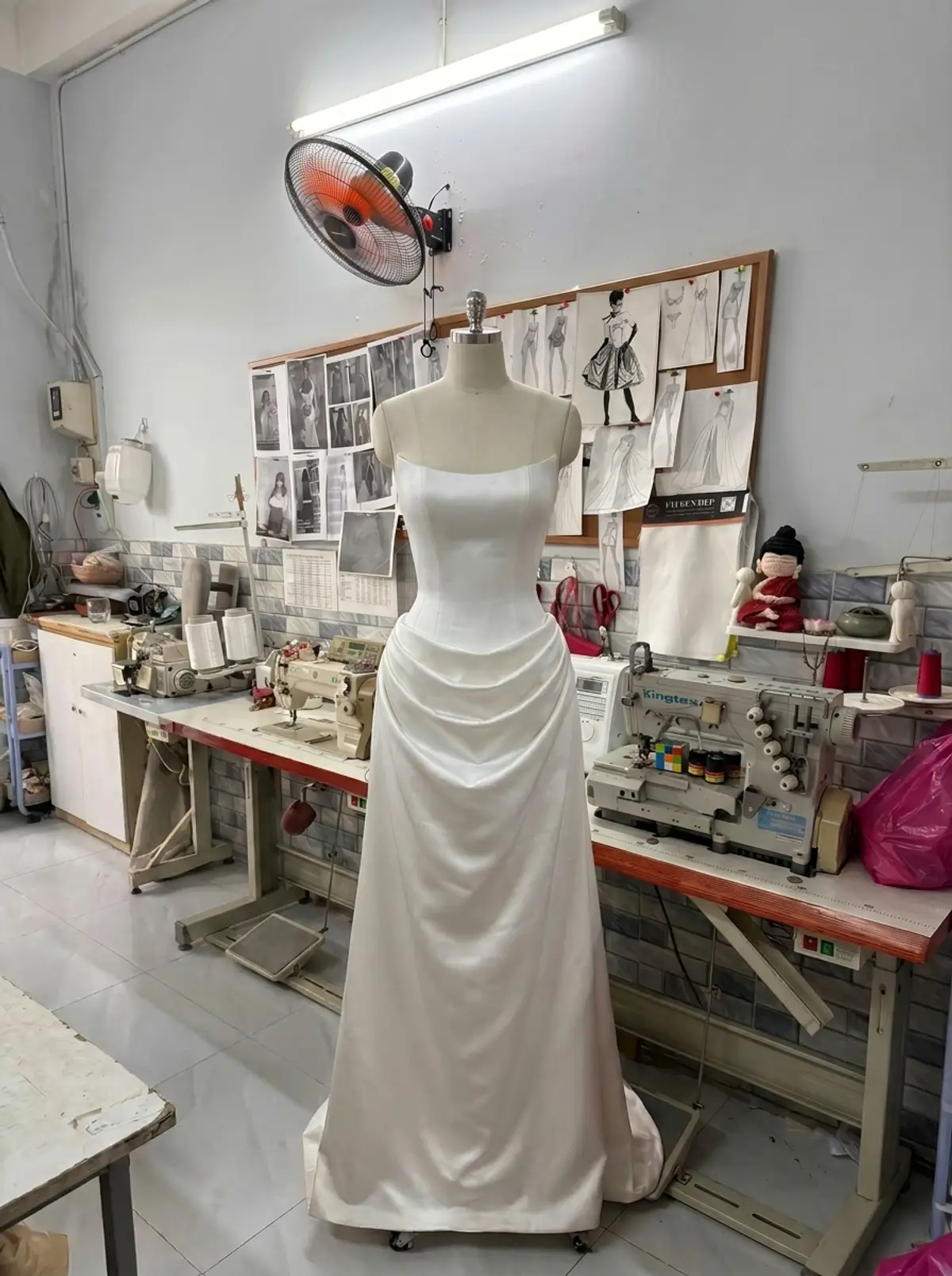 Corset bodice structure used to review strapless wedding dress support